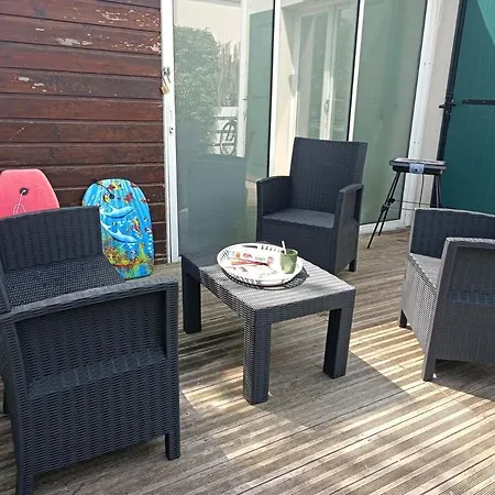 Holiday home Maison A 100 Metres Et Piste Cyclable A 40 Metres